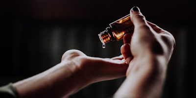 Massage relaxant à l'institut Régénère et Sens à Gressy